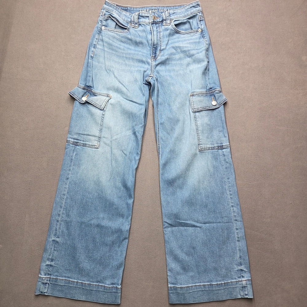 American Eagle Super High Rise Baggy Wide Leg Cargo Jeans Light Wash Blue Size 8